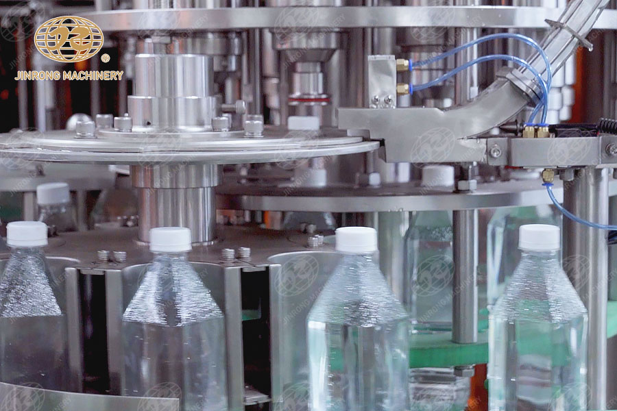 果汁茶飲料灌裝機(jī)旋蓋部分 果汁茶飲料灌裝機(jī)旋蓋部分