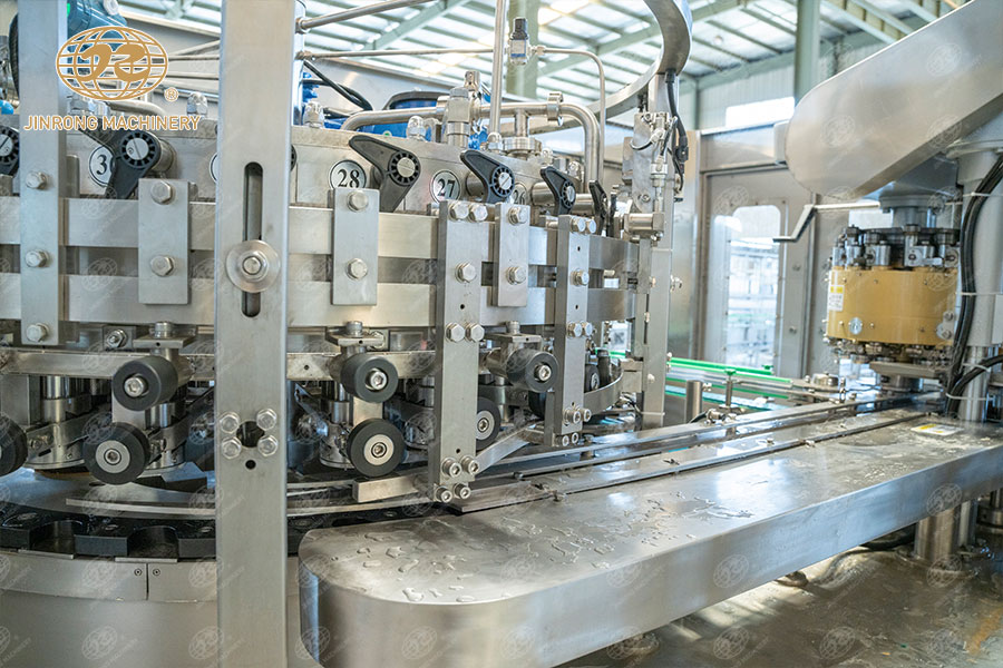 易拉罐灌裝機(jī)